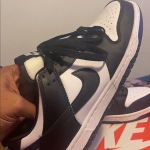 Black and white dunks size 8